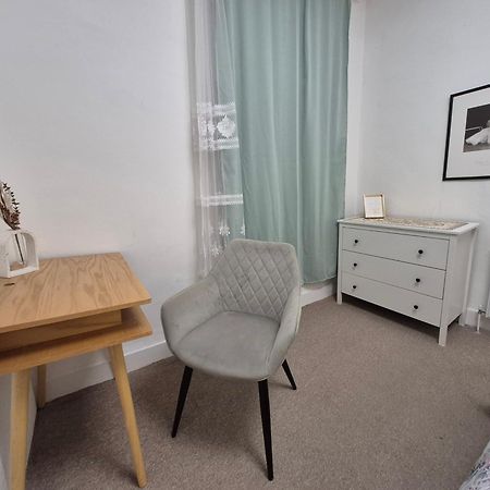 Stylish And Bright Flat In London N8 Turnpike Lane - Piccadilly Line Appartement Buitenkant foto