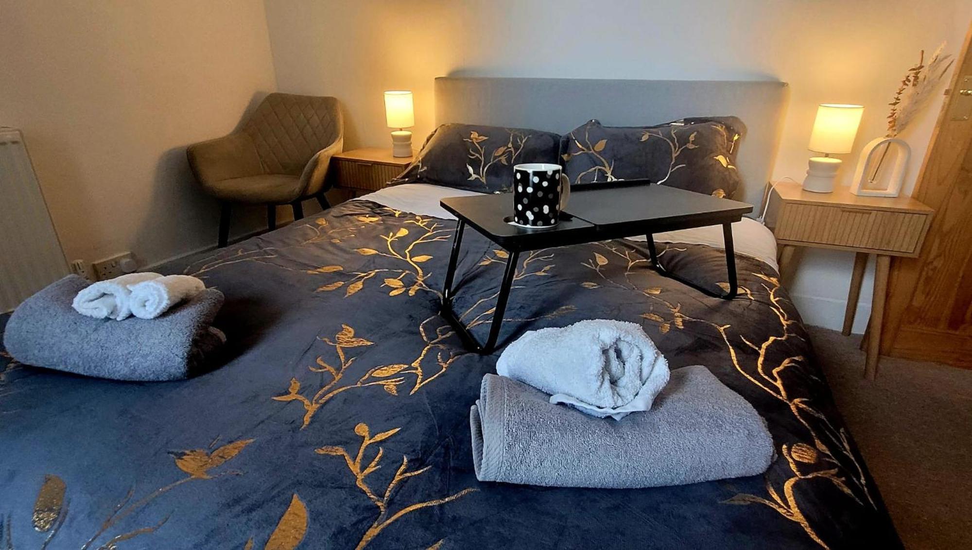 Stylish And Bright Flat In London N8 Turnpike Lane - Piccadilly Line Appartement Buitenkant foto