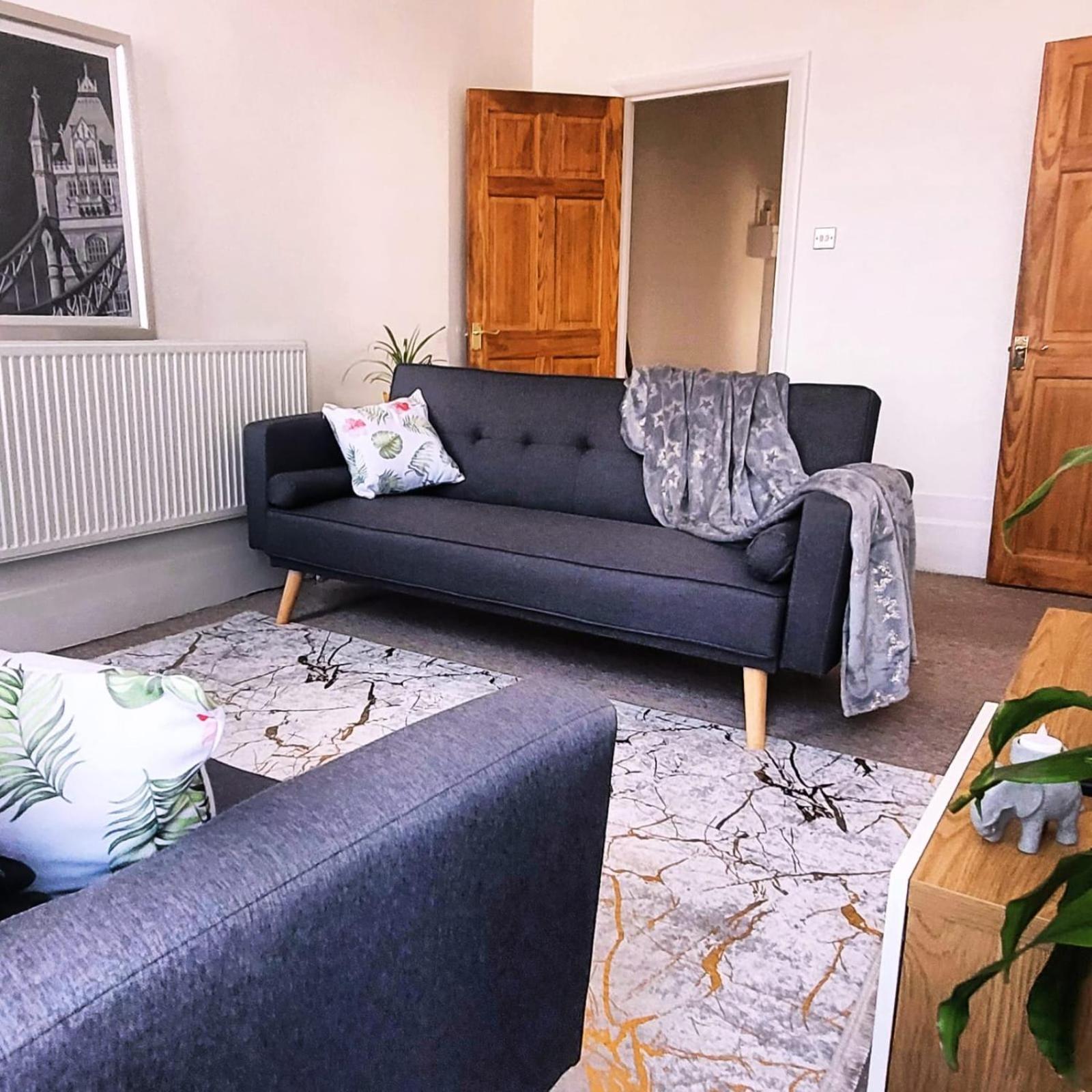 Stylish And Bright Flat In London N8 Turnpike Lane - Piccadilly Line Appartement Buitenkant foto