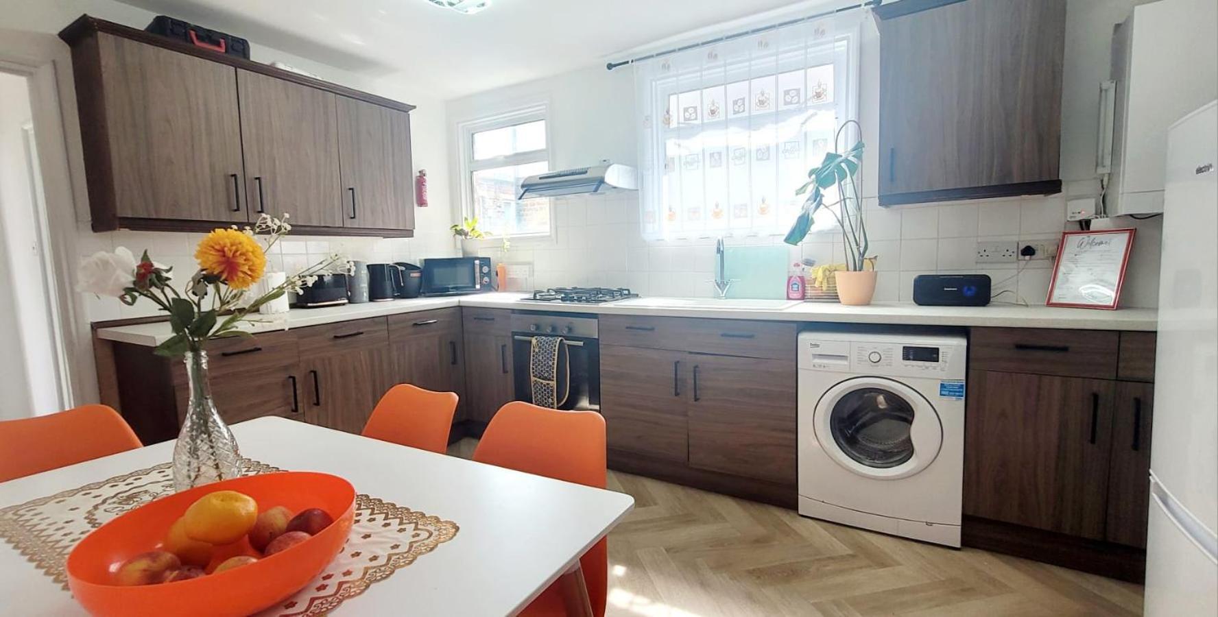 Stylish And Bright Flat In London N8 Turnpike Lane - Piccadilly Line Appartement Buitenkant foto