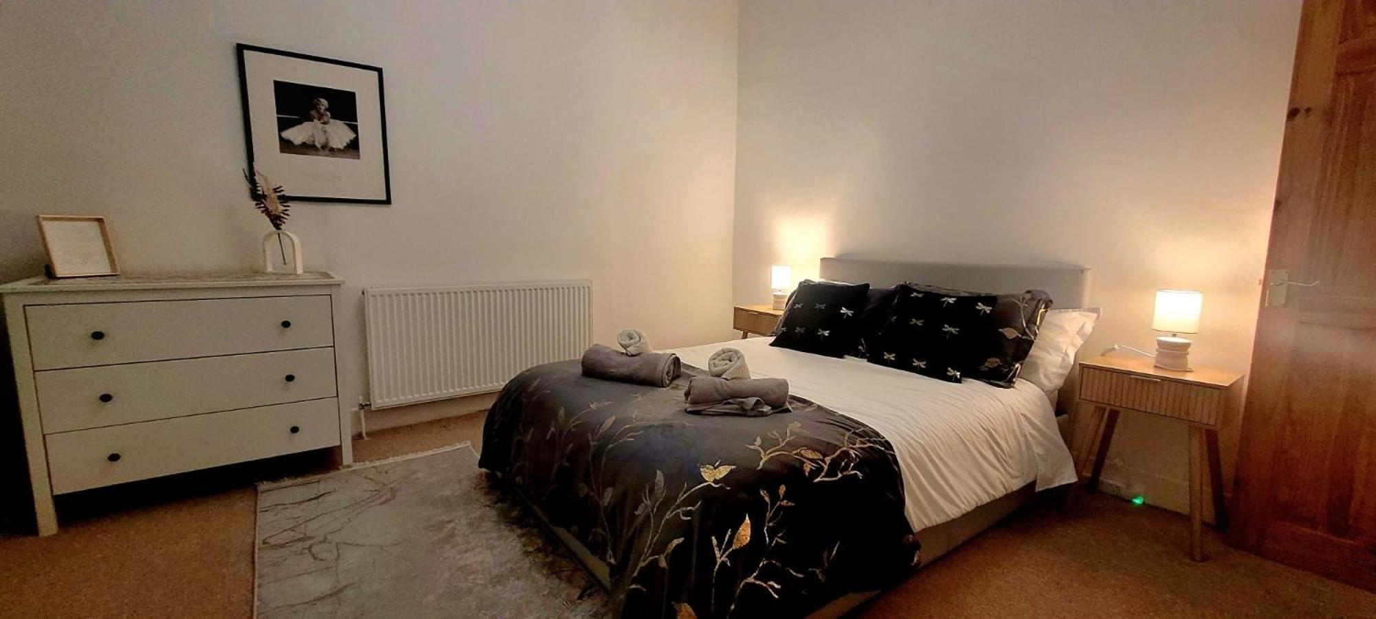 Stylish And Bright Flat In London N8 Turnpike Lane - Piccadilly Line Appartement Buitenkant foto