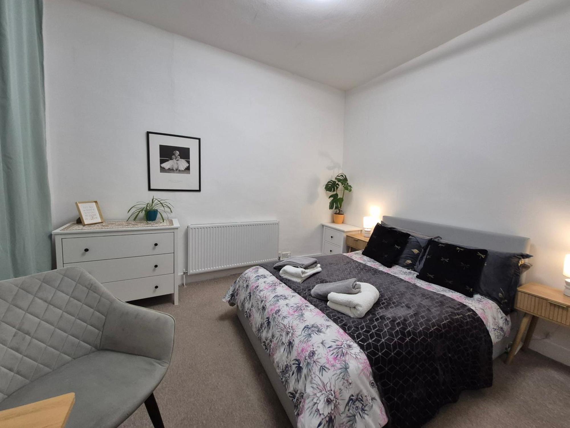 Stylish And Bright Flat In London N8 Turnpike Lane - Piccadilly Line Appartement Buitenkant foto