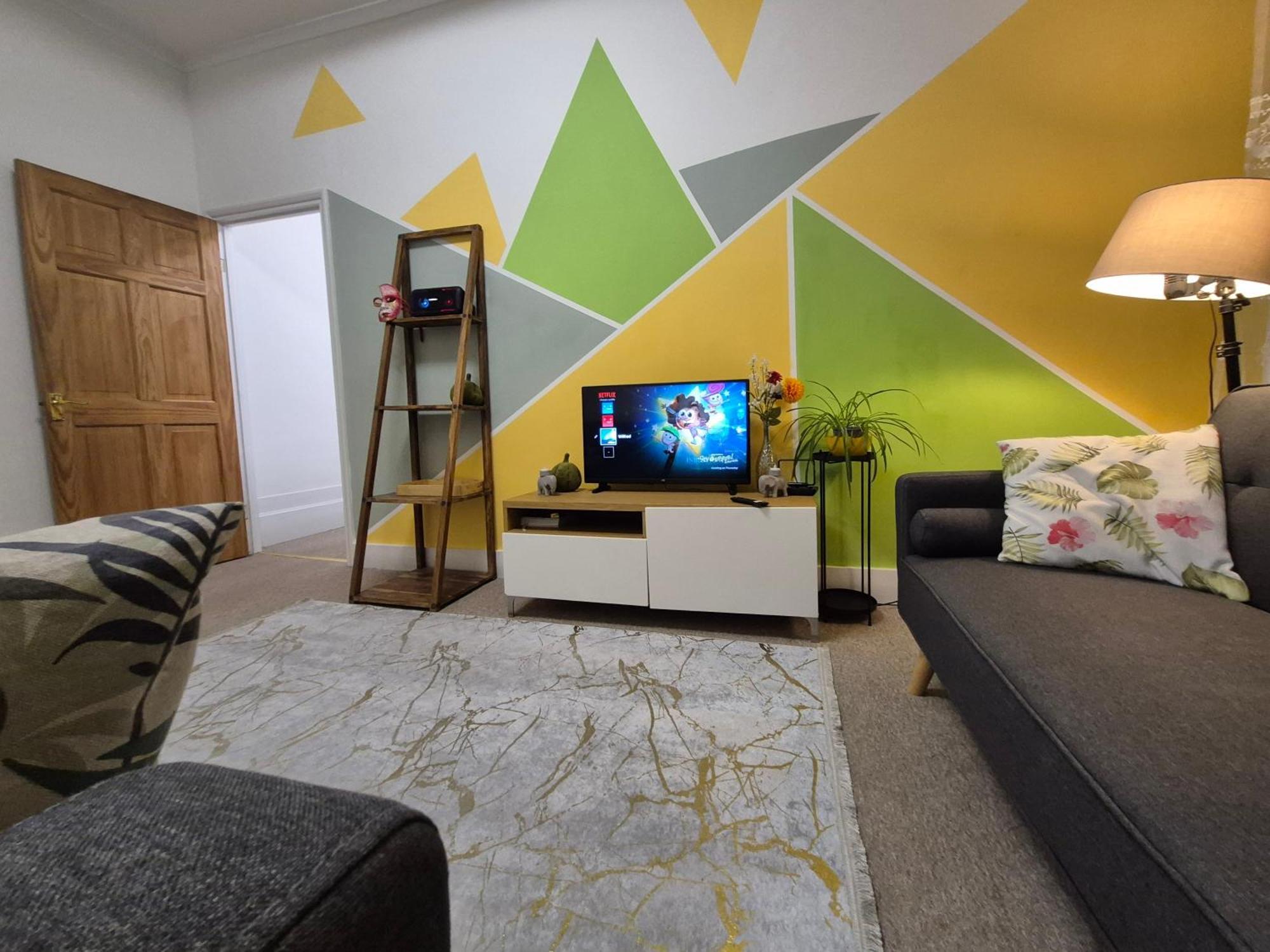 Stylish And Bright Flat In London N8 Turnpike Lane - Piccadilly Line Appartement Buitenkant foto