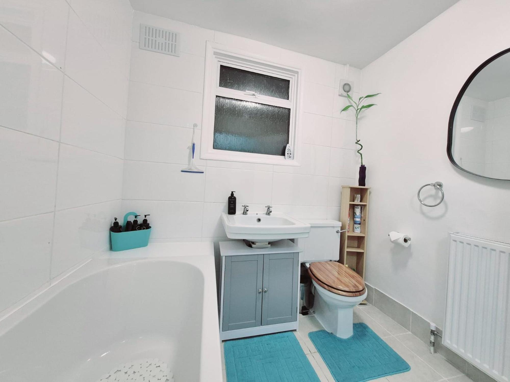 Stylish And Bright Flat In London N8 Turnpike Lane - Piccadilly Line Appartement Buitenkant foto